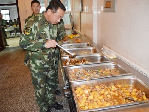 ayx官方网站:新疆雪崩百名游客被困遭遇雪崩如何自救(图2) ayx官方网站