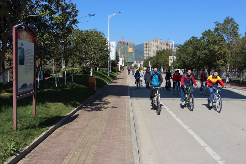 双流区九江街道办事处主任唐婧一行到双流建校调研_ayx官方网站(图1) ayx官网